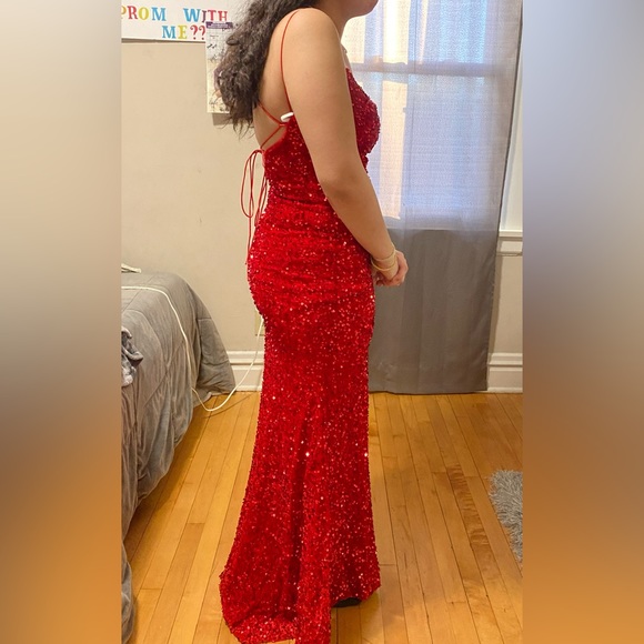 Gorgeous ruby red sequin prom dress, lined with a satin material - Picture 4 of 4